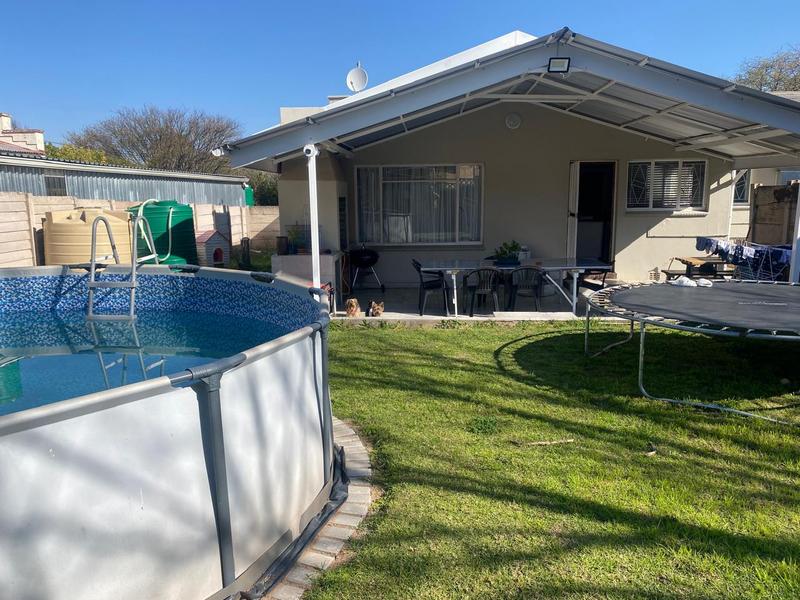 4 Bedroom Property for Sale in Bergsig Eastern Cape